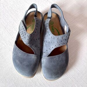 Women’s Naot Kapua Feather Blue Nubuck Grey Velcro Sandal size 36(6)